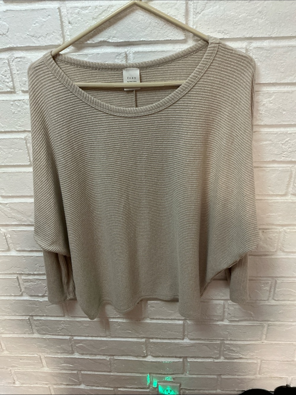 Frey By Short Story Beige  Knit Pullover Relaxed Boxy Fit  Dolman Sleeves Sz XLP